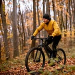 vélo à la montagne en automne