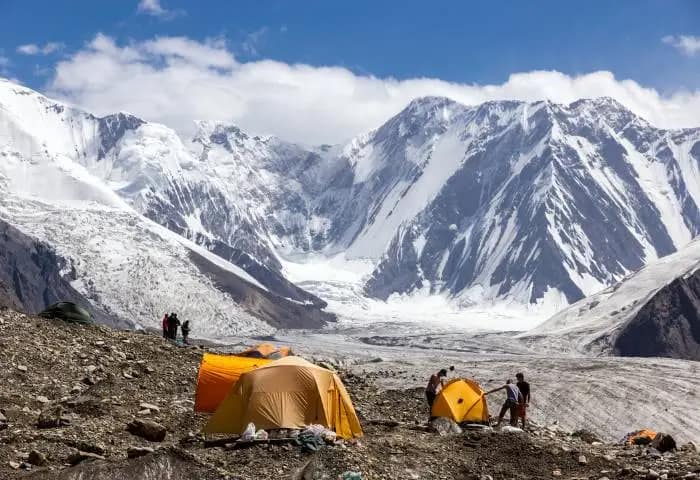tente pour bivouac vers la neige