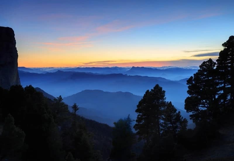 montagne du vercors au couché du soleil