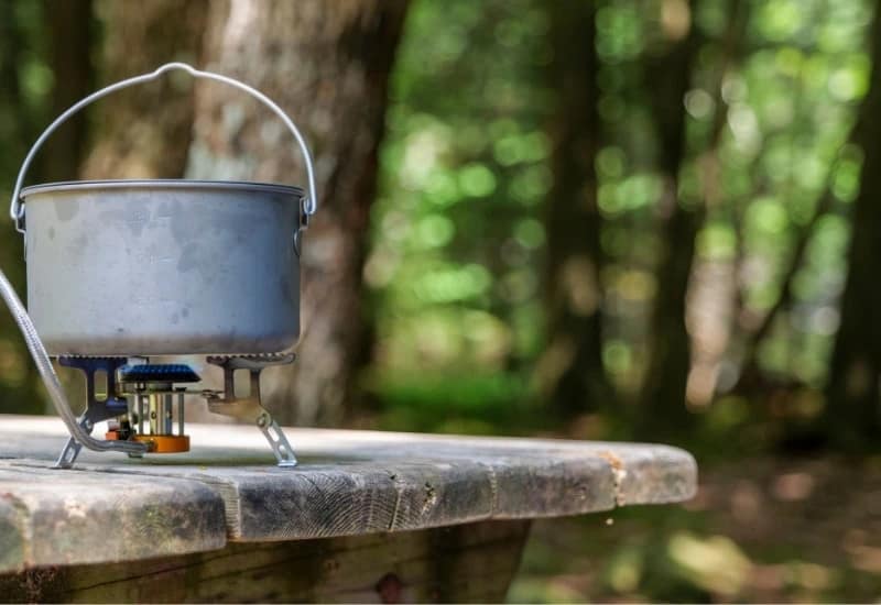 un réchaud en fonctionnement